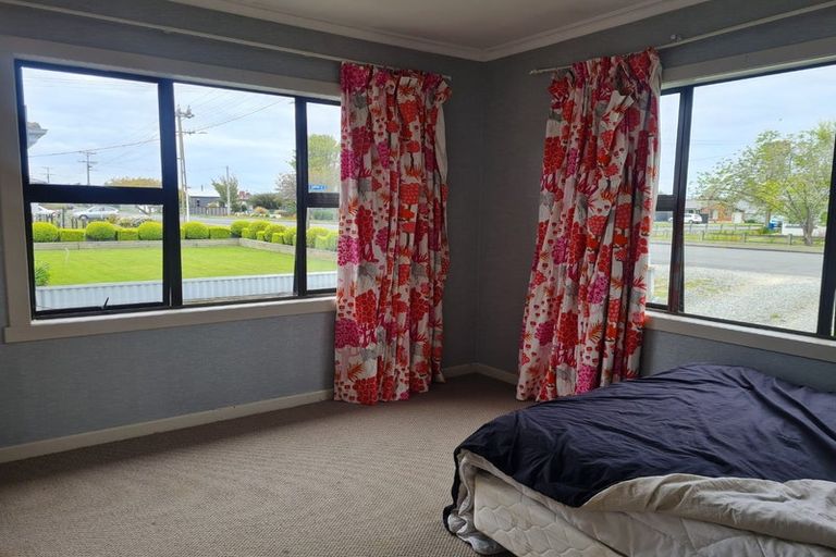 Photo of property in 42 Albert Street, Winton, 9720