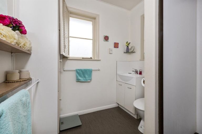 Photo of property in 8 Croydon Road, New Lynn, Auckland, 0600