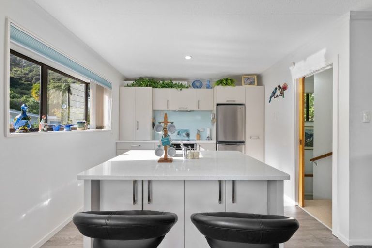 Photo of property in 5 Amelia Crescent, Waikawa, Picton, 7220