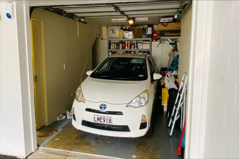 Photo of property in Victoria Villas, 41/35u Pirie Street, Mount Victoria, Wellington, 6011