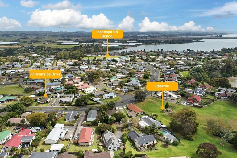 Photo of property in 30 Riverside Drive, Waiuku, 2123