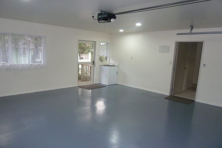Photo of property in 68a Awaroa Road, Sunnyvale, Auckland, 0612