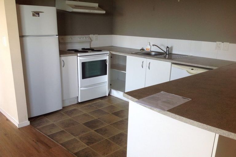 Photo of property in 49 Edgecombe Street, Newlands, Wellington, 6037