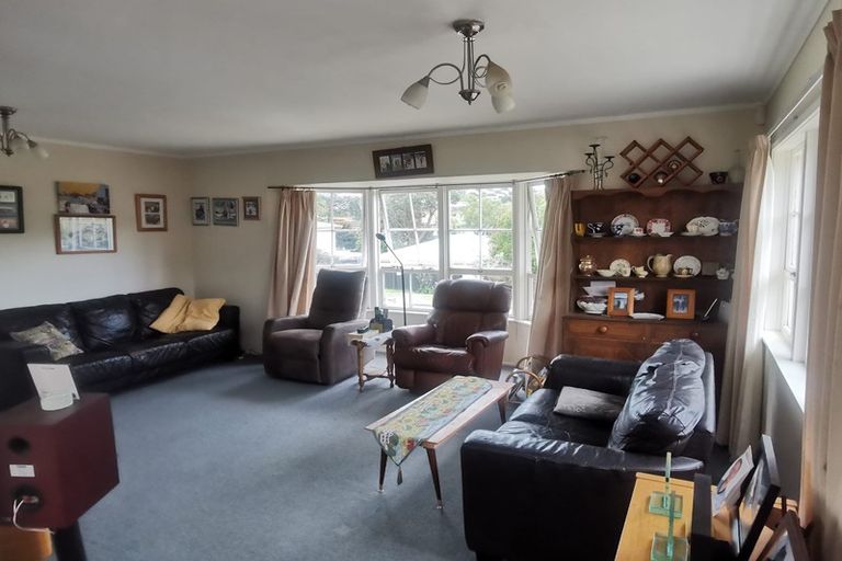 Photo of property in 14 Ellice Road, Totara Vale, Auckland, 0629