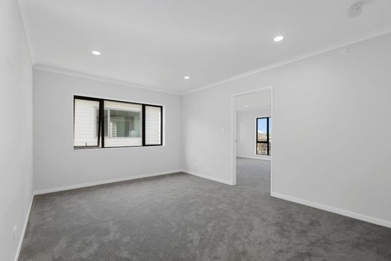 Photo of property in 104 Godfrey Drive, Orewa, 0931