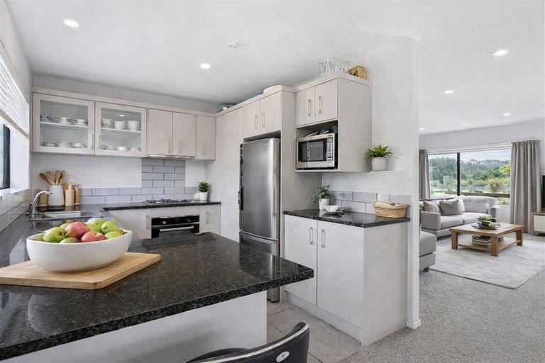 Photo of property in 68 South Kensington Way, Henderson, Auckland, 0612