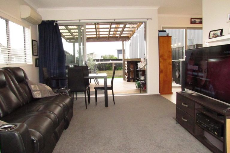 Photo of property in 24 Station Street, Hobsonville, Auckland, 0616