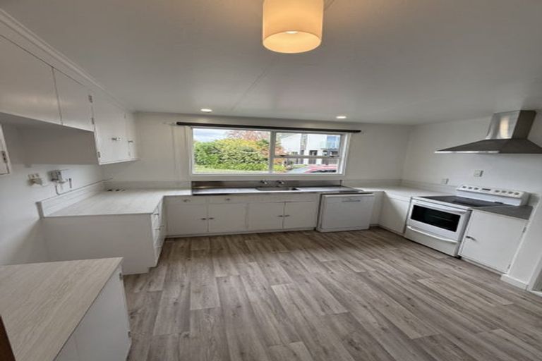 Photo of property in 3 Tiraumea Street, Palmerston North, 4410