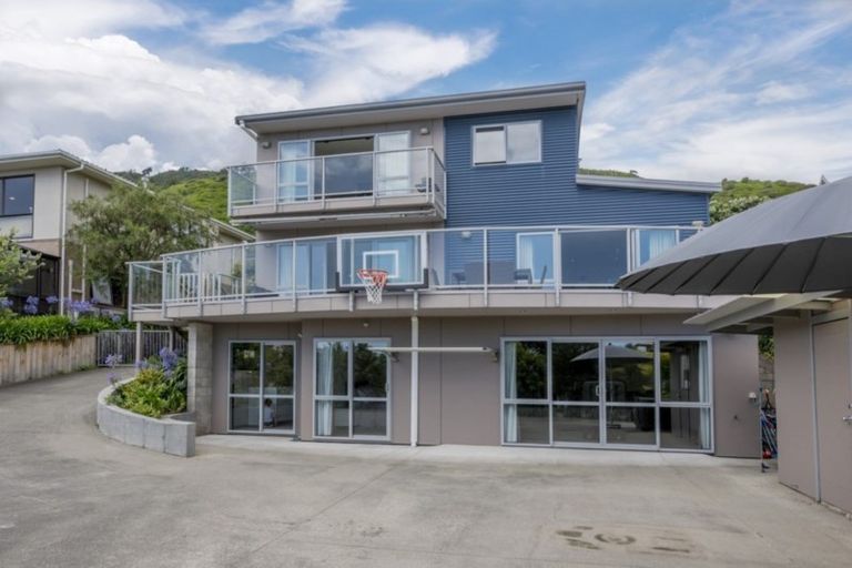 Photo of property in 48 Kotare Street, Waikanae, 5036