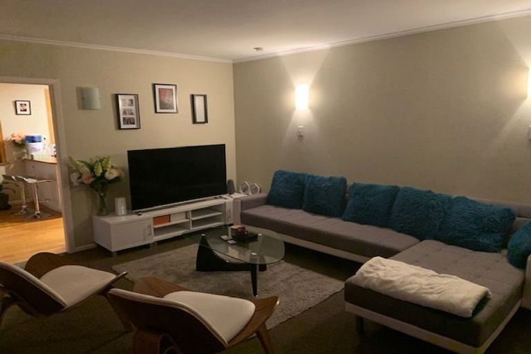 Photo of property in 165 Newlands Road, Newlands, Wellington, 6037