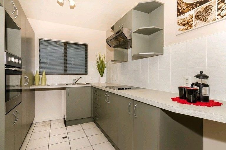 Photo of property in 25/3 Hulme Place, Henderson, Auckland, 0612