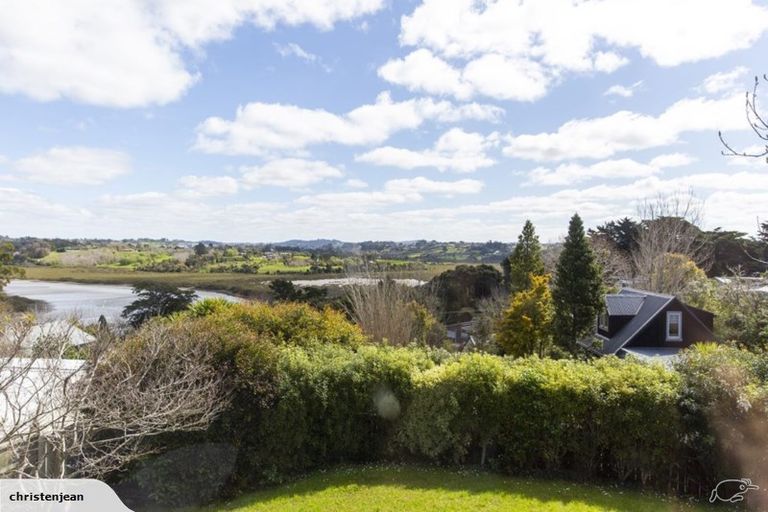 Photo of property in 8 Poplar Road, Stanmore Bay, Whangaparaoa, 0932