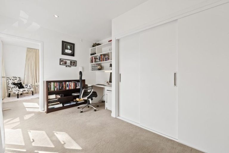 Photo of property in 8a Sylvan Park Avenue, Milford, Auckland, 0620