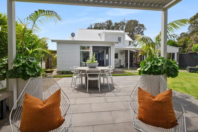 Photo of property in 132 Pendarves Street, New Plymouth, 4312