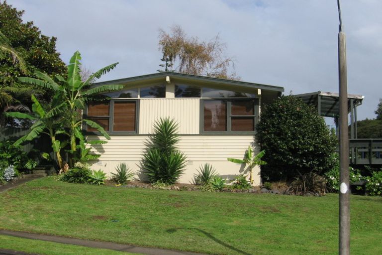 Photo of property in 20 Robbies Road, Shelly Park, Auckland, 2014
