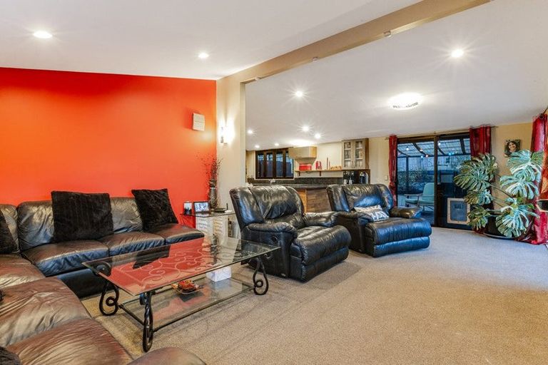 Photo of property in 16 Karaka Grove, Raumati Beach, Paraparaumu, 5032