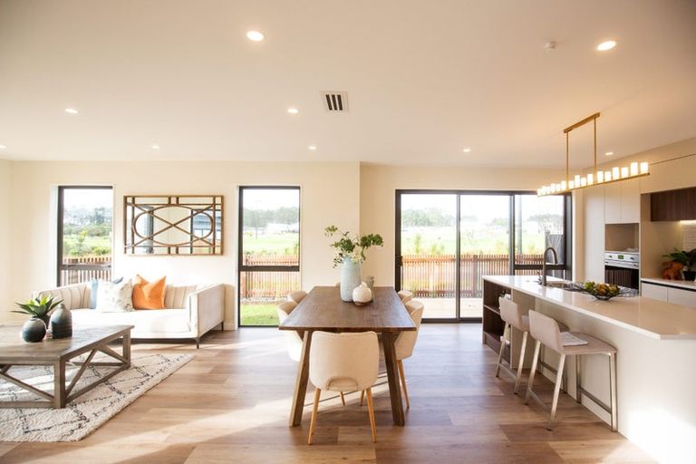 Photo of property in 13 Resnik Crescent, Kumeu, 0810