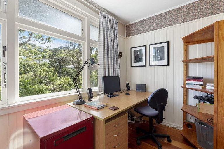 Photo of property in 9 Albemarle Road, Northland, Wellington, 6012