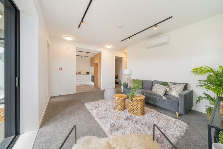 Photo of property in 69u2 Tiketike Way, Brooklyn, Wellington, 6021