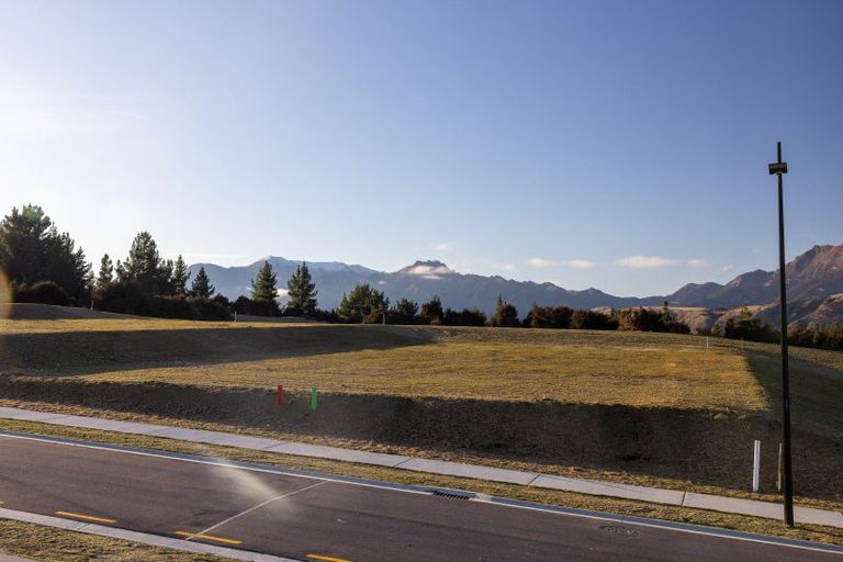 Photo of property in 41 Carrickmore Crescent, Wanaka, 9305