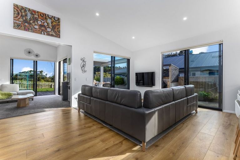 Photo of property in 4 Kaiwaru Place, Waikanae, 5036