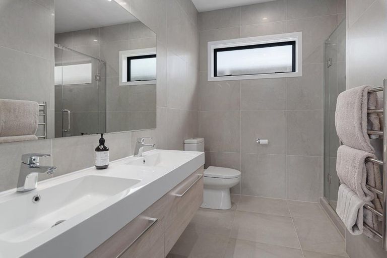 Photo of property in 33 Pohutukawa Parade, Riverhead, 0820