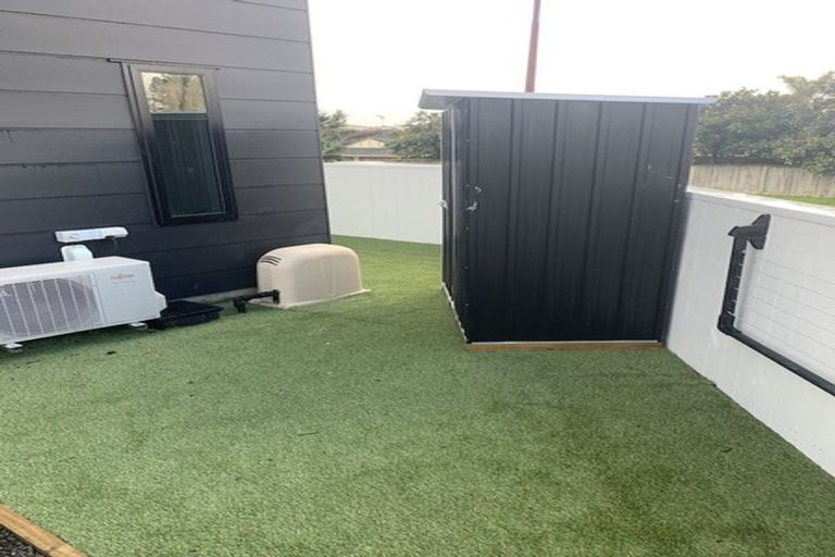 Photo of property in 1/2 Jadewynn Drive, Massey, Auckland, 0614