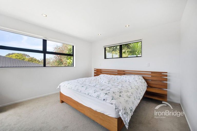 Photo of property in 21a Sovereign Place, Glenfield, Auckland, 0629