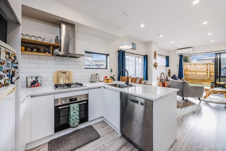 Photo of property in 8/6 Hepburn Road, Glendene, Auckland, 0602