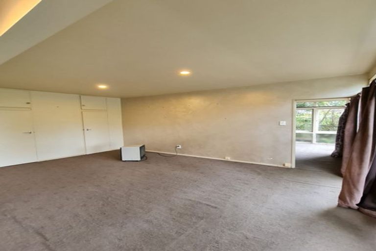 Photo of property in 16 De Val Drive, Titirangi, Auckland, 0604