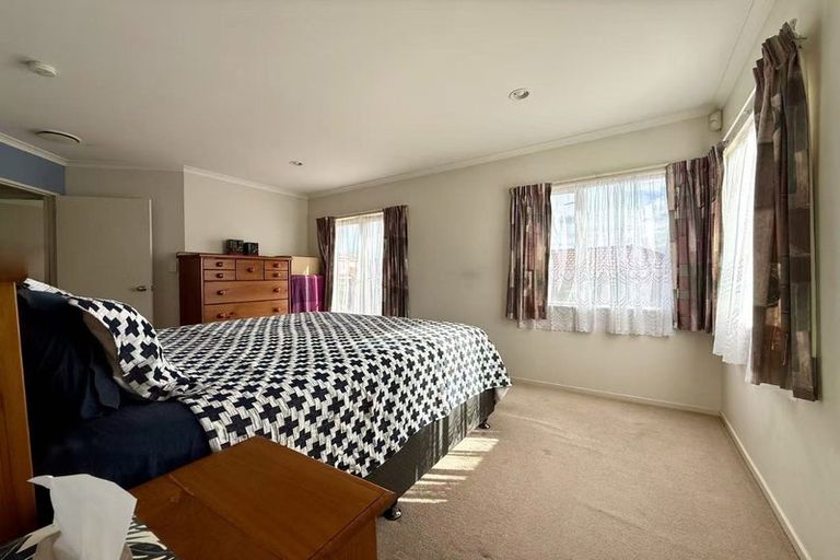 Photo of property in 84 Moyrus Crescent, East Tamaki Heights, Auckland, 2016
