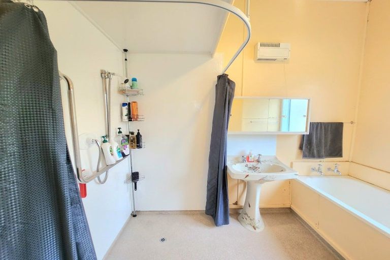 Photo of property in 19 Avon Street, South Hill, Oamaru, 9400