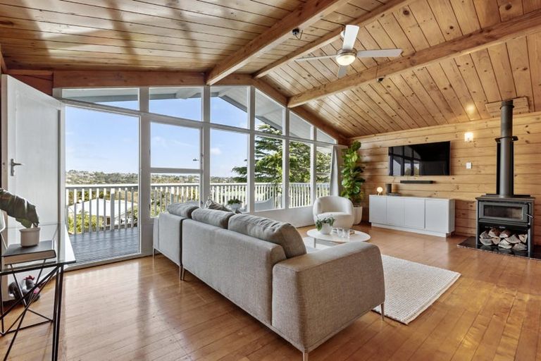 Photo of property in 27 Valley View Road, Glenfield, Auckland, 0629