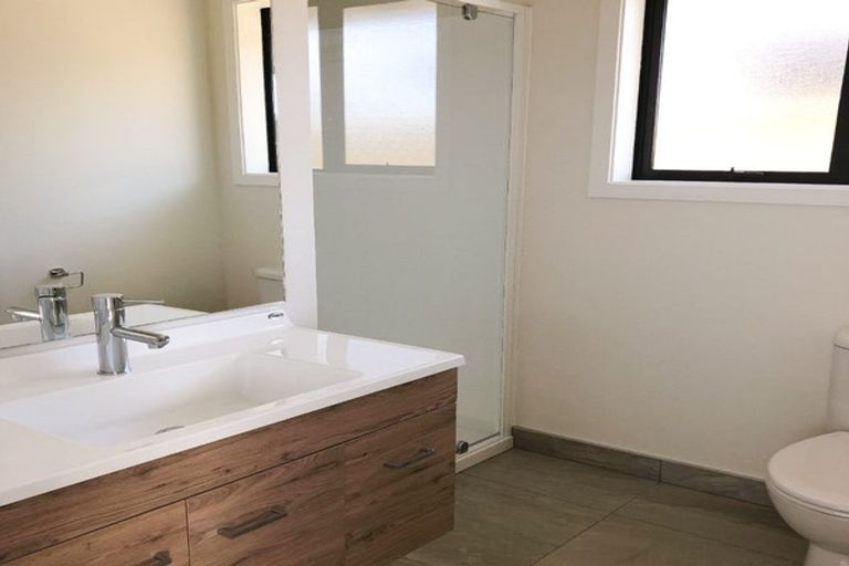 Photo of property in 8 Tapuhikura Street, Waikanae, 5036