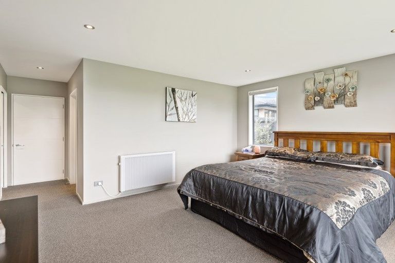 Photo of property in 28 Springwater Avenue, Northwood, Christchurch, 8051