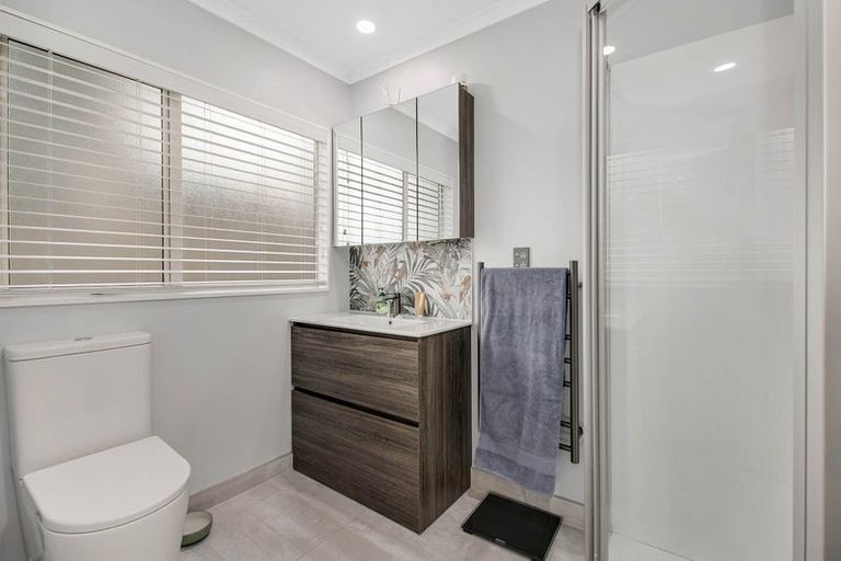 Photo of property in 13 Sandpiper Grove, Unsworth Heights, Auckland, 0632