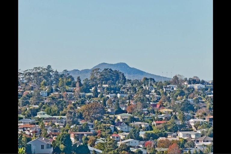 Photo of property in 251 Sunset Road, Sunnynook, Auckland, 0632