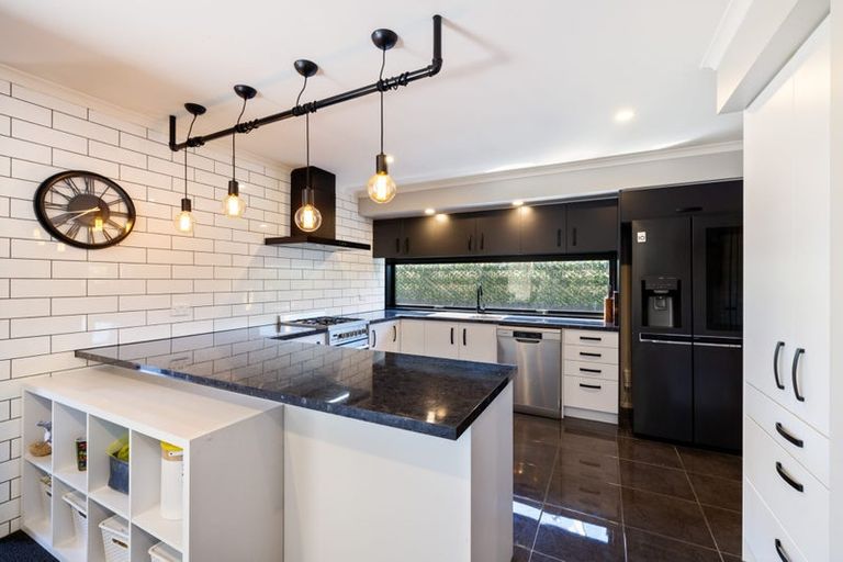 Photo of property in 32 Cridland Street West, Kaiapoi, 7630