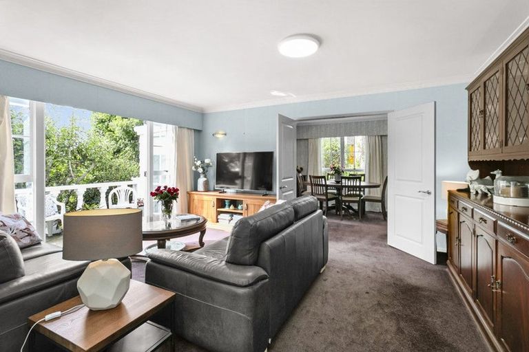 Photo of property in 1/6 Mahuta Grove, Northcote, Auckland, 0627