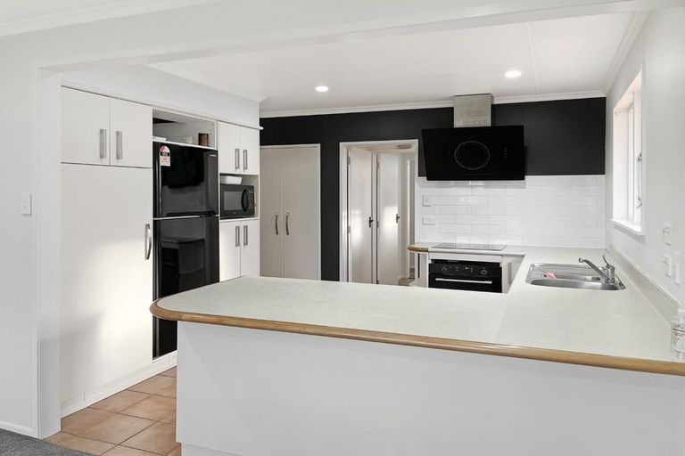 Photo of property in 1 Rakino Place, Awapuni, Palmerston North, 4412