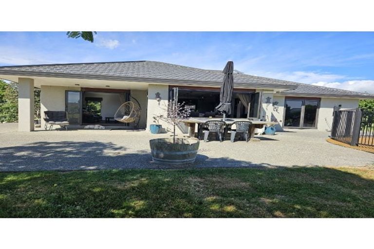 Photo of property in 94 Pohutukawa Drive, Levin, 5571