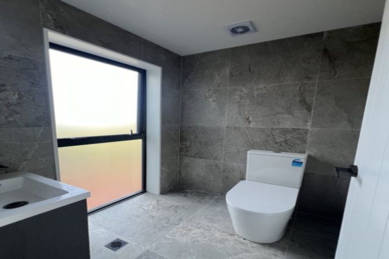 Photo of property in 35 Meadway, Sunnyhills, Auckland, 2010