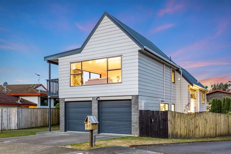Photo of property in 25 Longitude Place, Whitby, Porirua, 5024