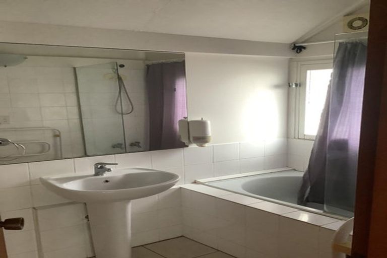 Photo of property in 1/136 Holly Road, St Albans, Christchurch, 8014