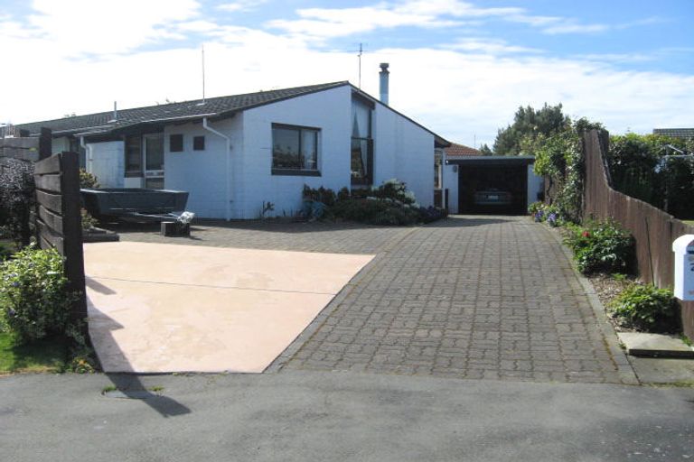 Photo of property in 21 Omega Place, Casebrook, Christchurch, 8051