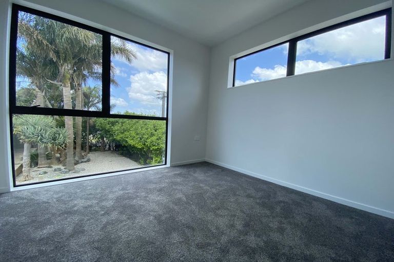 Photo of property in 42 Lavelle Road, Henderson, Auckland, 0612