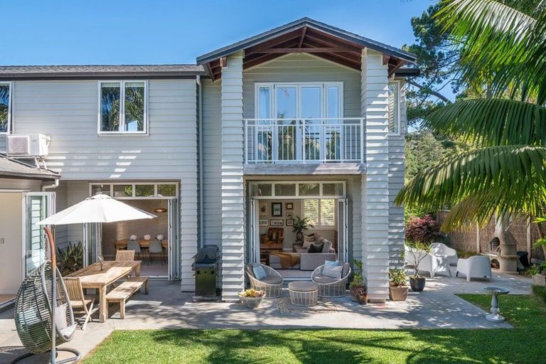 Photo of property in 8 Tree Fern Trail, Campbells Bay, Auckland, 0630