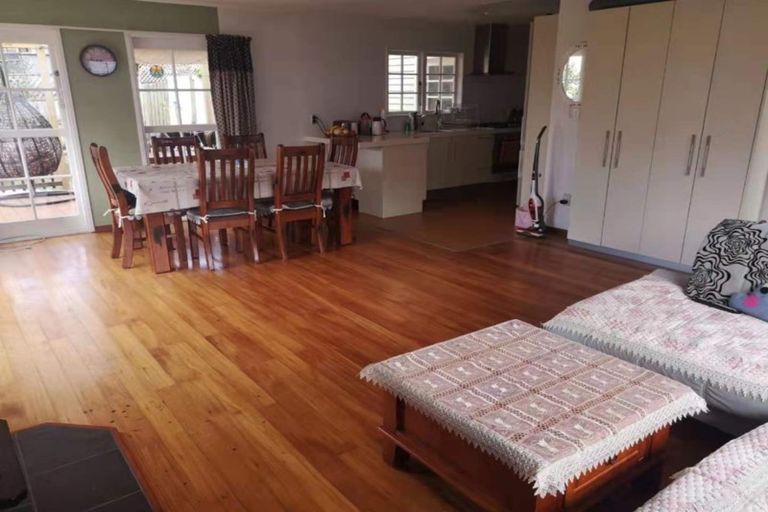 Photo of property in 14 Porter Avenue, Te Atatu South, Auckland, 0610