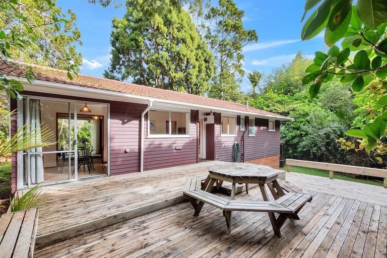 Photo of property in 18 Ngaio Road, Titirangi, Auckland, 0604