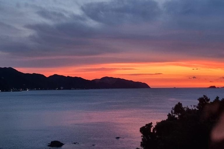 Photo of property in 1a Howard Road, Point Howard, Lower Hutt, 5013